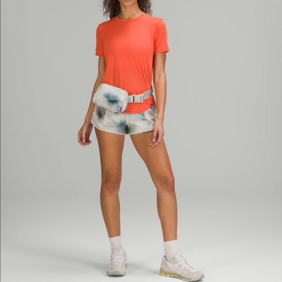 β€οΈ Lululemon Everywhere Belt Bag Spray Paint NWT - Picture 4 of 12